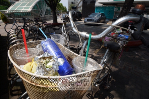 [서울포토] 쓰레기통이 된 자전거