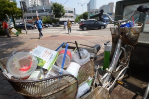 [서울포토]쓰레기통이 된 자전거
