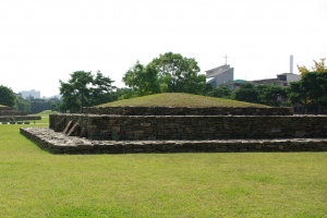 ‘한반도의 피라미드’ 서울 송파구 석촌동고분군은 백제왕 근초고왕의 무덤일까?