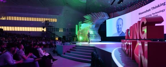 지난달 19일 서배스천 스런 ‘구글X’ 창립자이자 유다시티 창업자 겸 CEO가 서울 동대문디자인플라자에서 열린 서울디지털포럼에 참가해 기조연설을 하고 있다.