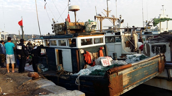 NLL 남방서 연평도 어민들에 나포된 중국 어선