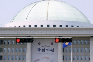 법(法)을 밥 먹듯 어기는 ‘로 메이커’(Law Maker)