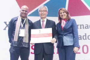 창조적 도시재생 모범 감천문화마을 우수교육도시상 수상