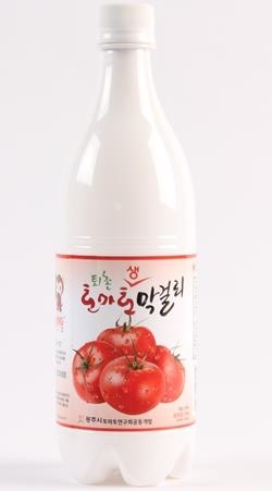 ㈜대농바이오 우리산삼이 2014년 6월 광주시토마토연구회와 공동으로 출시한 ‘퇴촌 토마토 생막걸리’. 토마토 과즙 10%가 들어갔다.경기 광주시 제공