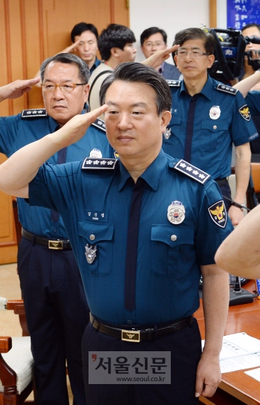 강신명(가운데) 경찰청장