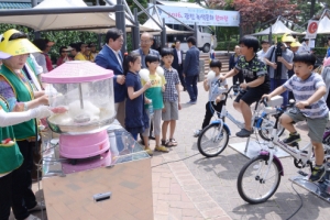 “자전거로 발전 솜사탕 만들어요”