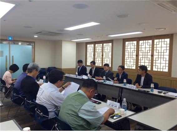 박호근 서울시의원이 8일 의원회관에서 ‘방과후학교 운영 및 지원에 관한 조례’ 제정 간담회를 갖고 있다.