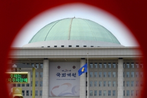 ‘국회의 꽃’ 상임위원장, “왜 3선이 하나요?”...선수별 보직은