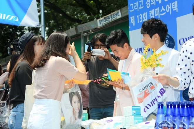 장수원과 김재덕. (주)소셜네트워크 제공.