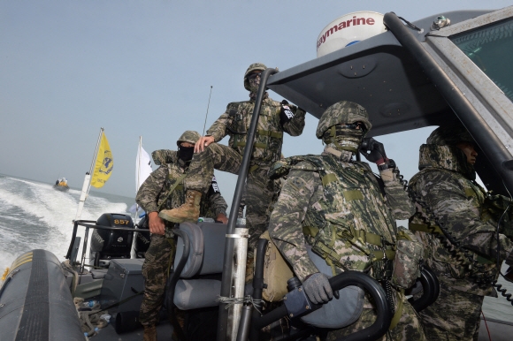 퇴거작전 펼치는 우리軍. 합동참모본부 제공