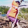 살아있는 거대 뱀 맨손으로 잡은 어린 소녀