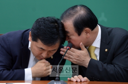 [서울포토] 무슨 이야기 나눌까