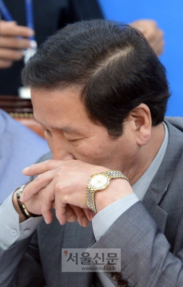 [서울포토] 굳은 표정의 정기섭 개성공단기업협의회장