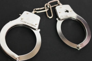 ‘아내와 내연녀의 위험한 팀플레이’…남편 성폭행범 몰려다 적발