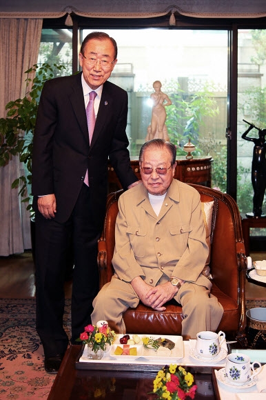 공개된 JP와 반기문 총장 면담 사진