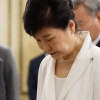 [서울포토] 묵념하는 박근혜 대통령
