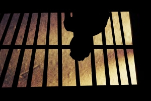 조희팔 측 17억 받은 전 검찰서기관 징역 9년 벌금 14억 추징금18억