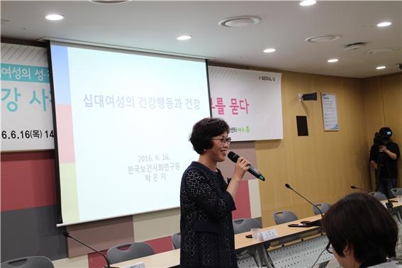 16일 이순자 서울시의회 보건복지위원장이 ‘건강사각지대 청소녀의 안부를 묻다’라는 토론회에 참석해 정책지원의 필요성을 강조하고 있다.