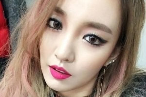 윤하 해명, 현충일 묘비 촬영은 명예훼손? “외조부입니다”