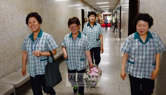 “국회환경미화원 직접 고용 감사합니다”