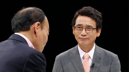 유시민(오른쪽) 작가.  JTBC ‘썰전’ 방송화면 캡처