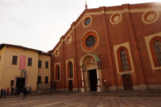 밀라노 산타마리아 델레 그라치에 수도원. 왼쪽 부속 건물에 ‘최후의 만찬’이 그려져 있다.