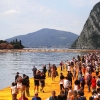 [포토] 물 위를 걷는 체험, 이탈리아 이세오 호수에 펼쳐진 장관