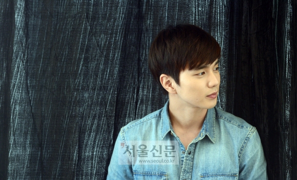 2014년 12월 전역 뒤 욕심을 부렸다. 영화 ‘조선 마술사’와 ‘봉이 김선달’에 이어 TV 드라마 ‘상상 고양이’와 ‘리멤버-아들의 전쟁’까지 지난해에만 네 작품을 연달아 찍었다. 유승호는 “이제 조금은 여유를 갖고 싶다”면서도 앞으로 하고 싶은 연기 이야기에 눈을 빛냈다.정연호 기자 tpgod@seoul.co.kr