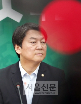 심각.