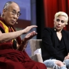 달라이 라마 이야기 듣는 레이디 가가