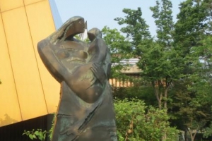 서울 동대문구 용두공원에 ‘1세대 조각가’ 민복진 조작가 작품 기증해