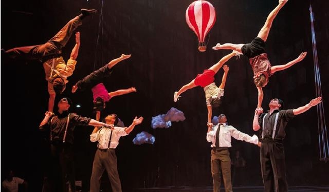 캐나다 퀘벡주 몬트리올시의 서커스 극장이자 학교인 라토후에서 서커스 공연이 펼쳐지고 있다. 라토후 제공