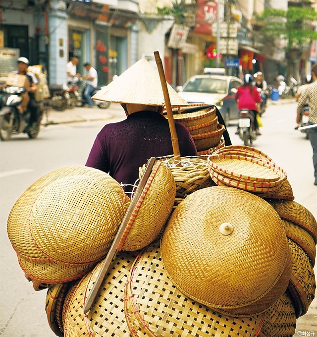 베트남의 수도인 하노이. 천년 고도 안에 부침 많은 베트남의 역사가 담겨 있다