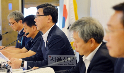 [서울포토] 모두발언하는 이기권 고용노동부장관