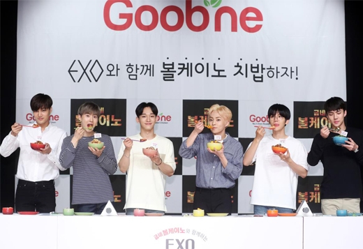 굽네 볼케이노와 함께하는 EXO 치밥 쿠킹 팬사인회