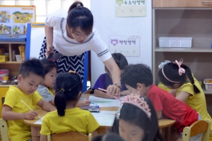 [서울포토] 맞춤형 보육 시행 첫 날… 수업받는 어린이들