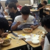 학생들이 무슨 죄?···어른들 싸움에 2주째 짜장면 먹는 이현고 학생들