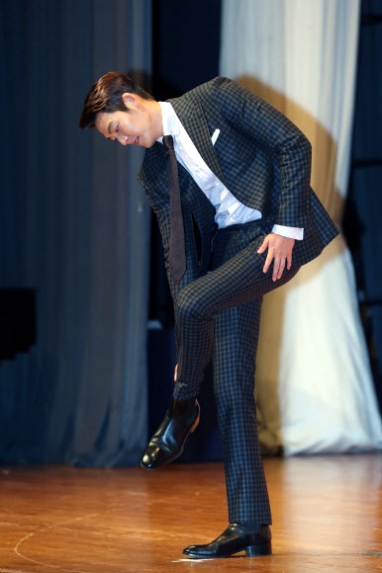 김우빈, ’작은 부분까지 신경써야죠~’