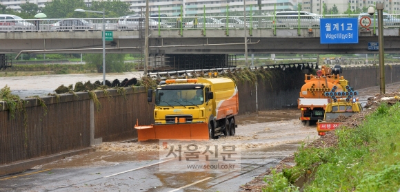 중랑천 범람, 동부간선도로 복구 작업중