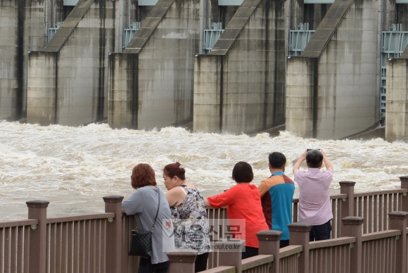 군남댐 수문도 개방