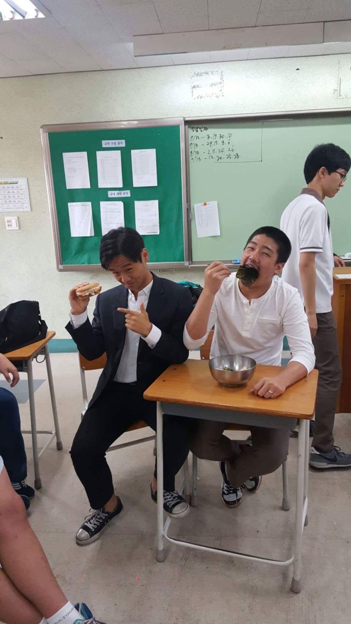 의정부고 졸업사진, 김상중과 하정우의 먹방