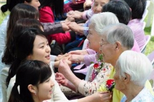 문재인 “어버이날 법정공휴일로 지정, 효도하는 정부 만들 것”