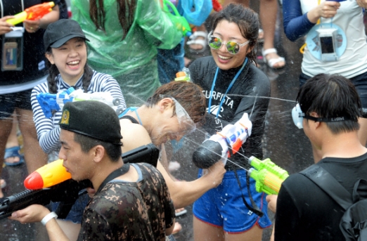[서울포토] 신나는 물총놀이
