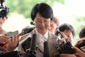 ‘리베이트 의혹’ 박선숙, 영장심사 출석 “사법 절차로 진실 밝히겠다”