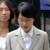 [서울포토] 고개숙인 박선숙 의원…리베이트 지시 혐의에 ‘침묵’