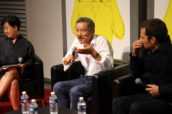 마르세유 국제영화제에서 ’관객과의 대화’ 참석한 홍상수 감독