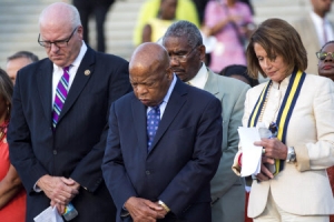 [포토] 미 하원의원들, 프랑스 니스 트럭테러 피해자를 위한 묵념