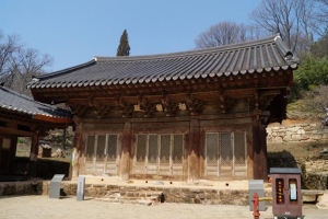 [서동철 기자의 문화유산 이야기] 시인·건축가 모두 감탄한 ‘잘 늙은 절’ 이상의 가치