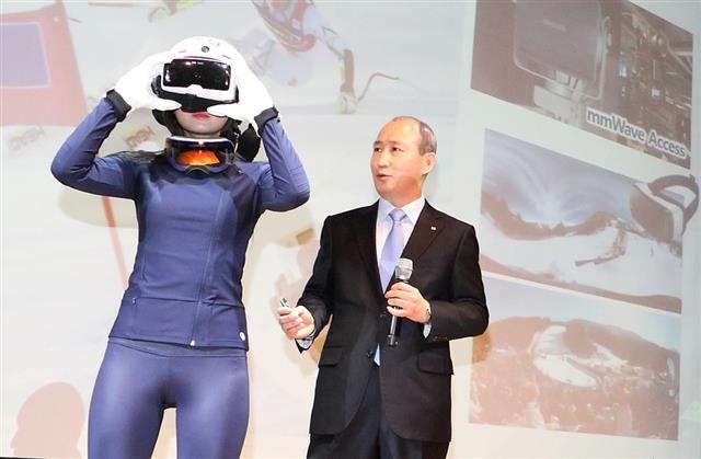 KT는 2018 평창동계올림픽에서 ‘싱크 뷰’, ‘360 가상현실(VR)’, ‘홀로그램 라이브’ 등 실감형 5G 서비스를 선보일 예정이다. KT 제공
