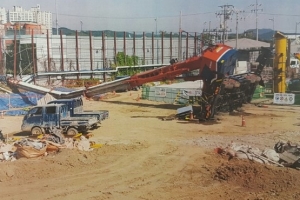 쓰러진 크레인 방치해 돈뜯은 노동단체 간부